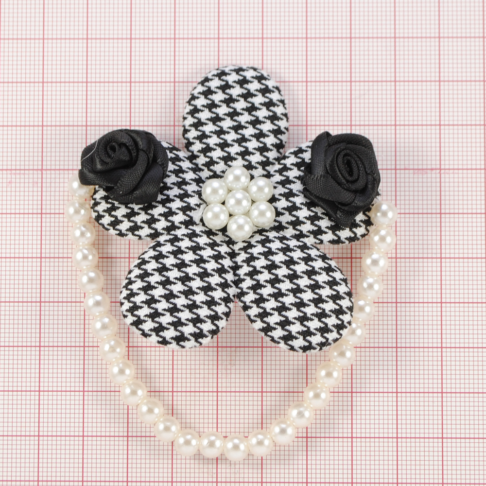 Булавка с шевроном Цветок, 6.8*6.8см, черно-белый, узор гусиные лапки, жемчуг, шт. Булавки