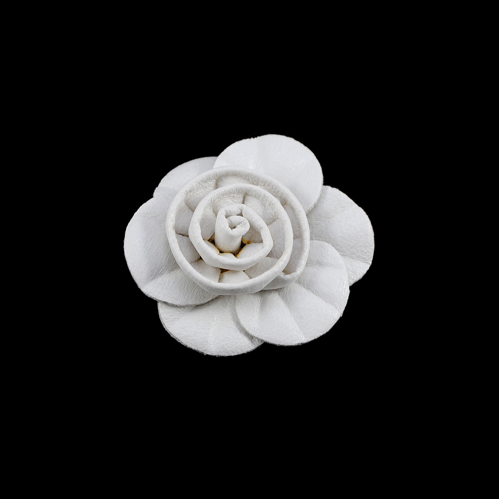 Аппликация декор обувная F-5529 Роза белая, кожа, шт. Аппликации Пришивные Цветы Банты