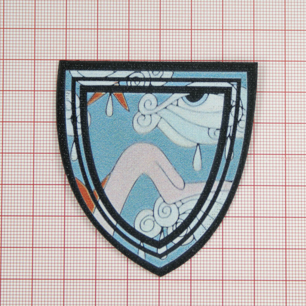 Лейба клеенка блестящая Пикассо плач герб 6*6,5см, черная основа, светло-голубой с розовым рисунок, шт. Лейба Клеенка