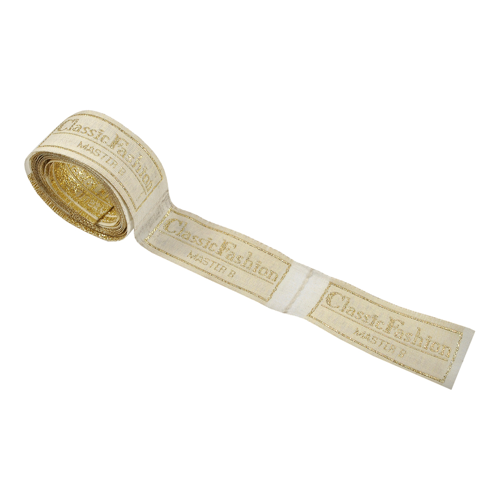 Этикетка тканевая вышитая Classic Fashion №1, 7,1*2,4см белый, люрекс. Вышивка / этикетка тканевая