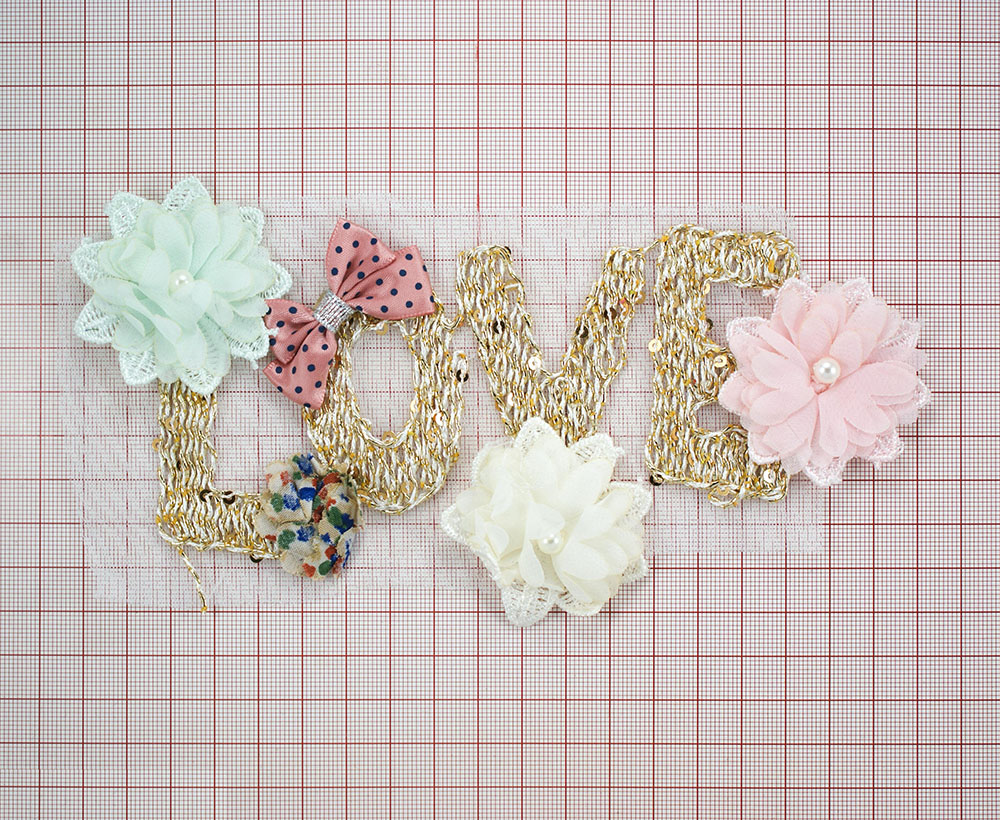 Аппликация вязаная LOVE буквы Три Астры 21*9см бело-золотая, светло-салатовый, светло-розовый, розовый бант в синий горошек, шт. Аппликации Пришивные Кружевные Вязаные