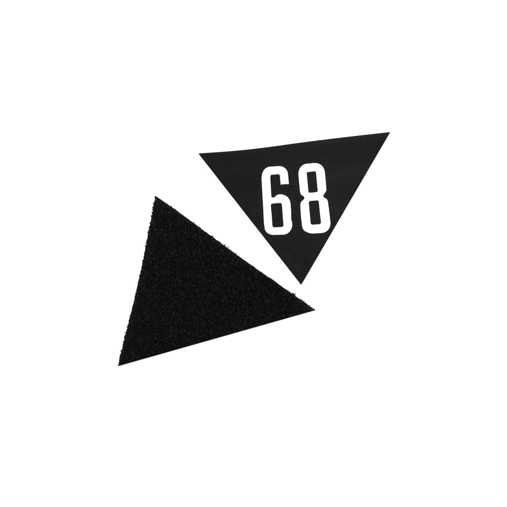 Нашивка тканевая на липучке 68 6,5*5,5см треугольной формы, черно-белая, шт. Нашивка Липучка