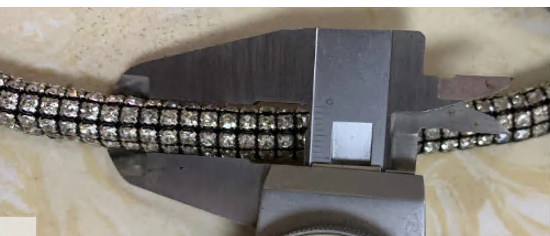 Шнур со стразами, 1см, белый (темная основа), ярд. Тесьма из страз