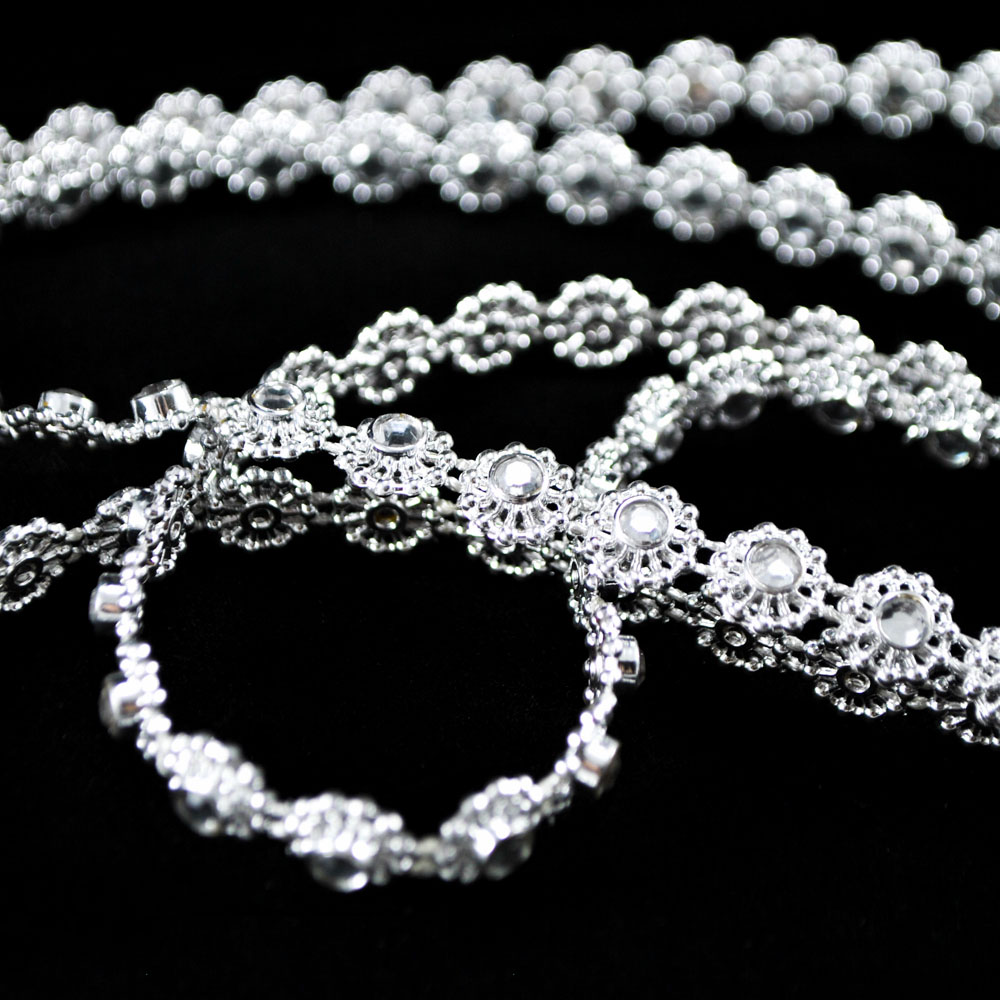 Стразы в ленте Ромашка/ 9м. Тесьма Стекло