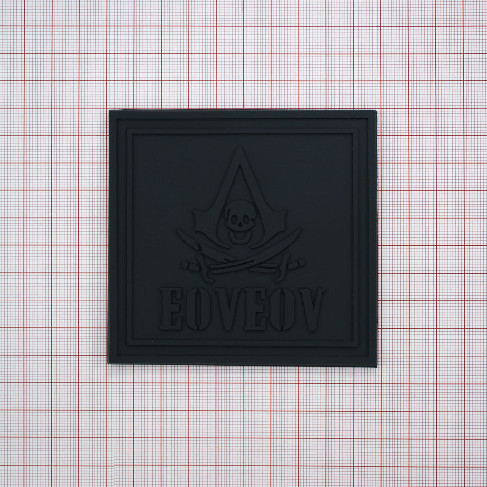 Лейба резиновая Eoveov Череп и ножи черная 9,5*9см. Лейба Резина