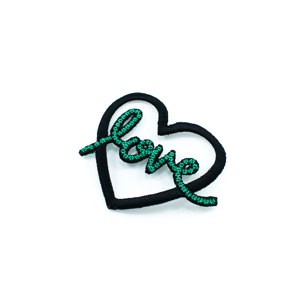 Нашивка тканевая Love 8*10см черный, зеленый, шт. Нашивка Вышивка, Ткань