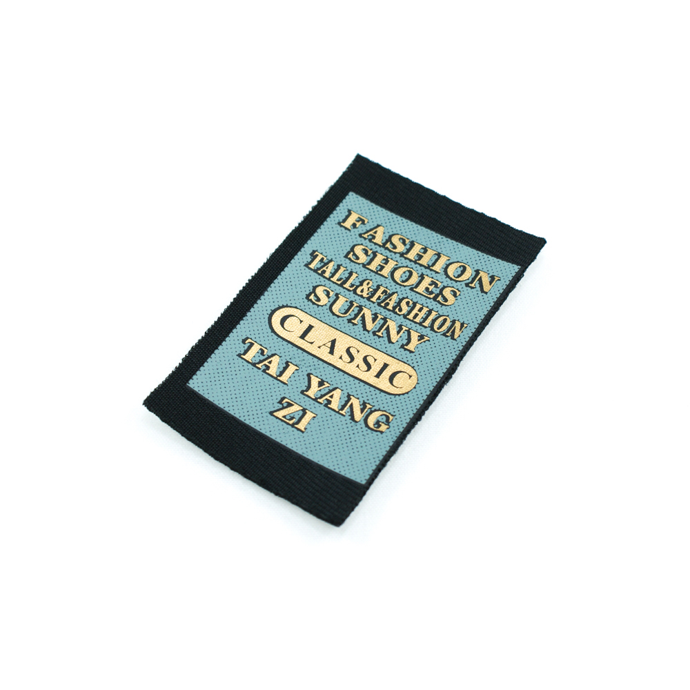 Нашивка тканевая накатанная CLASSIC fashion shoes 5,8*3,5см черная, светло-синий фон, черно-коричневый текст, шт. Нашивка Вышивка, Ткань
