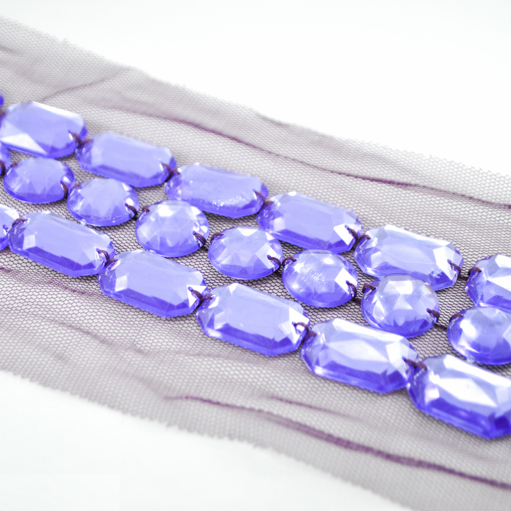 Тесьма резаная, стразы пришивные сиреневый многогранник, круг в 3 ряда на фатине, шт. Отделка Тесьма резаная