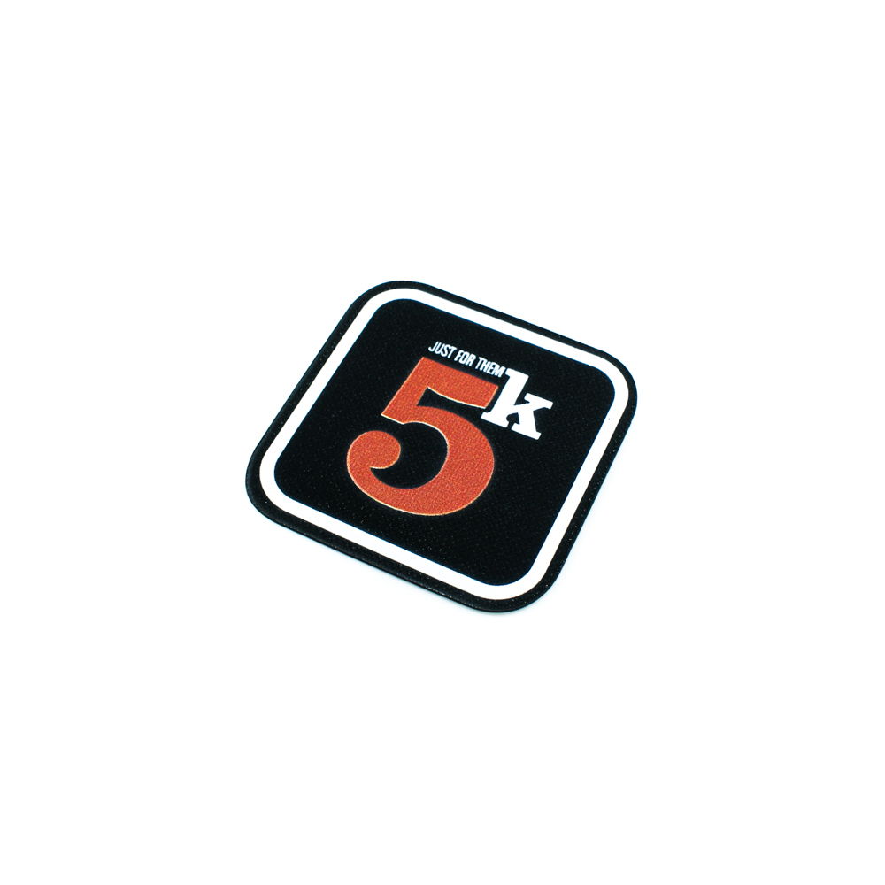 Лейба клеенка блестящая 5к 6,5*6,5см черная основа, белый, красный лого, шт. Лейба Клеенка