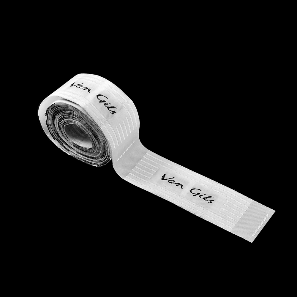 Этикетка тканевая вышитая Van Gils №1, 7,8*2,3см, белая, черный лого /tafta/, шт. Вышивка / этикетка тканевая