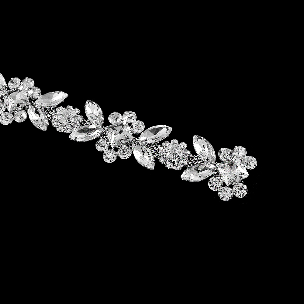 Тесьма стразы Цветок с листиками, 2,5см, белый, серебро, ярд. Тесьма из страз