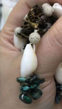 Подвеска из бисера на карабине Камни и ракушки, белый, сине-зеленый, бронза, шт. Подвески