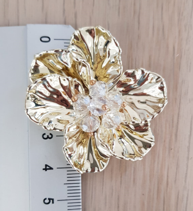 Брошь пластик Цветок 4,2*4,2см, Gold, шт. Броши