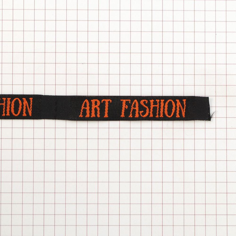 Этикетка тканевая вышитая  Art Fashion №2, 1,2см, черная, красный лого. Вышивка / этикетка тканевая