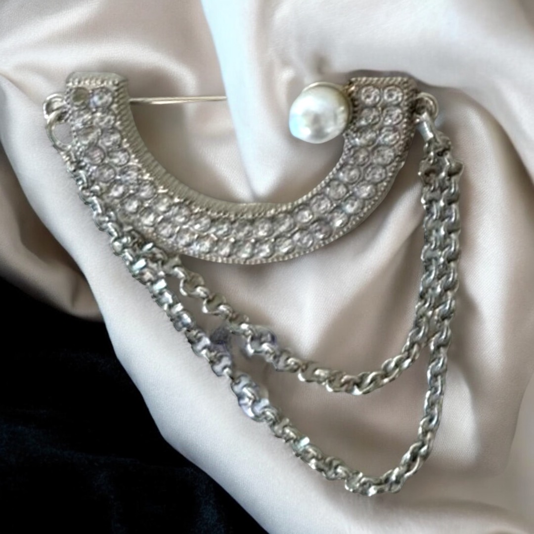 Булавка, 4,3*5,8см, белый жемчуг, белые камни, серебро, шт . Булавки