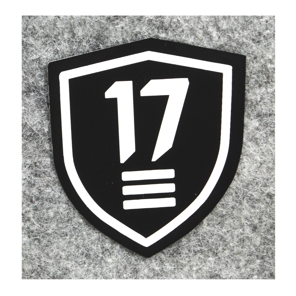 Термоаппликация резиновая 17 черная Герб 45*50мм белый лого, шт. Термоаппликации Резиновые Клеенка
