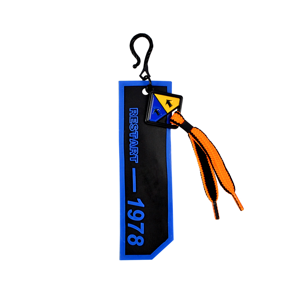 Подвеска резиновая с железным карабином. 1978. 15*3,5см черный, желтый, синий, оранжевый, шт. Подвески