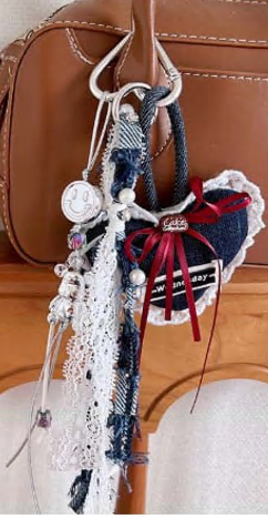 Брелок Сердце, 27*11*3см, никель, джинс, красный, белое кружево, шт. Подвески