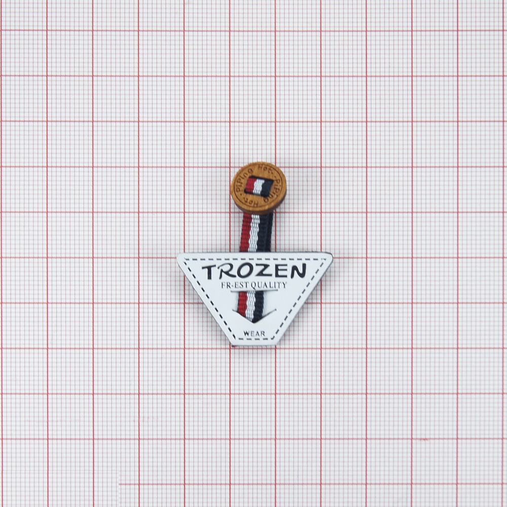 Лейба кожзам Trozen 34*31мм белая, черный, коричневая пуговица, тесьма. Лейба Кожзам