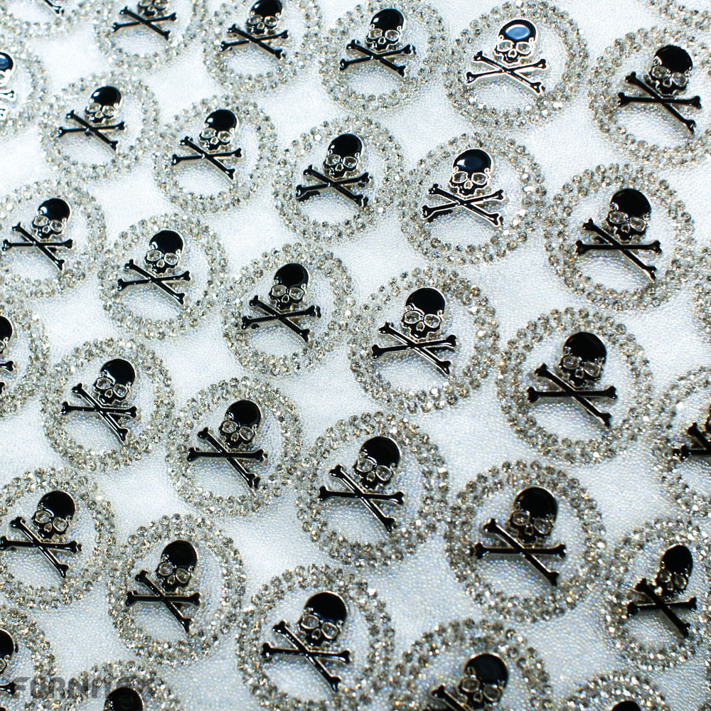 Стразы полотно клеевые Череп и кости 24*40см камни белые, металл никель, эмаль черная, 1лист. Полотна из страз