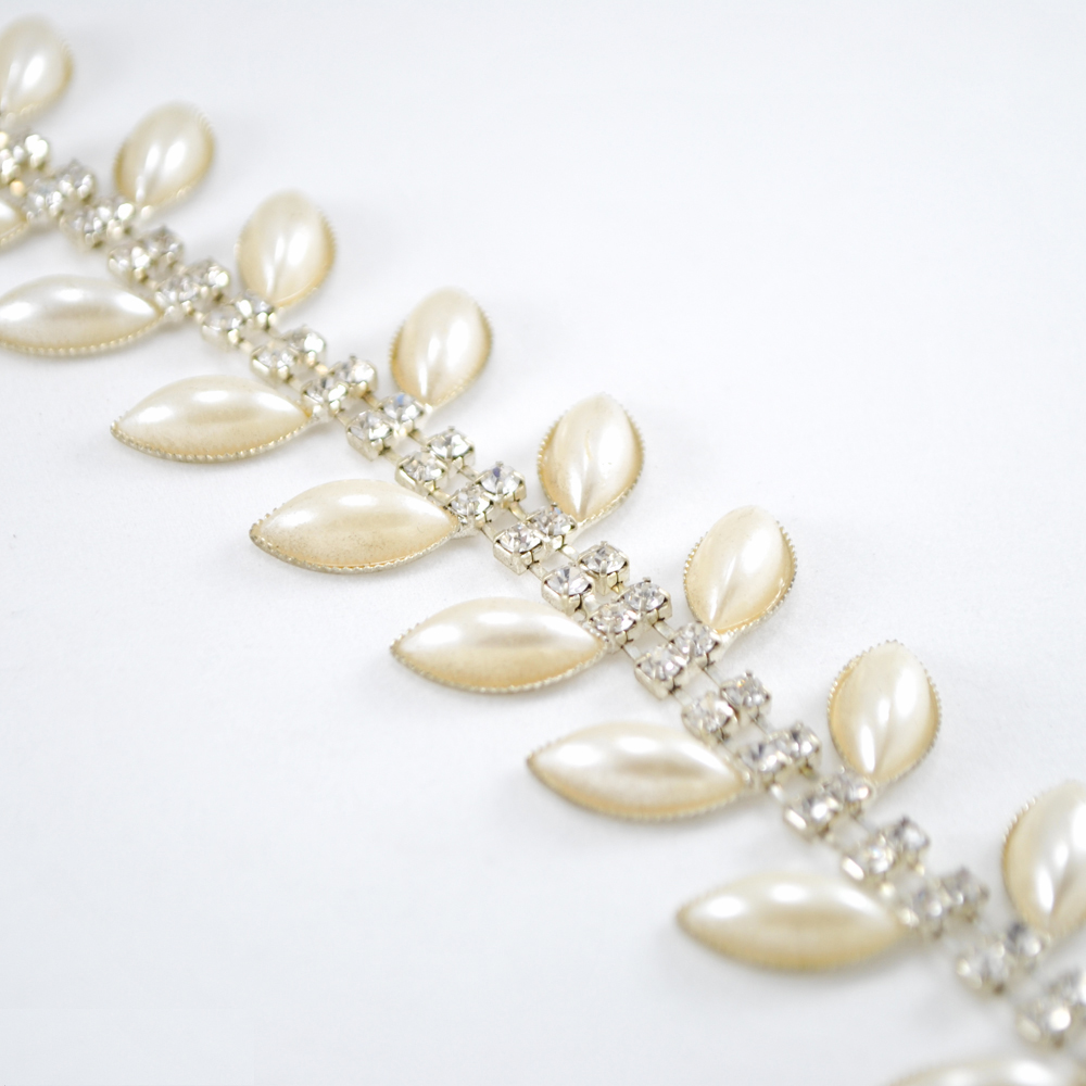 Тесьма стразы из камней - бел.камни 2 ряда, капля бел. жемчуг, NIKEL, ярд. Тесьма из страз