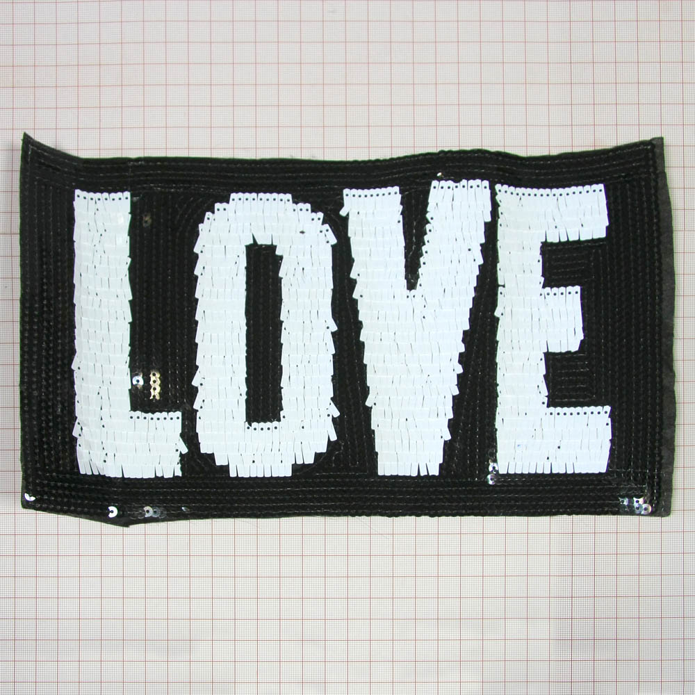 Аппликация пришивная пайетки LOVE 29*17см черный фон, белая надпись, прямоугольные пайетки, шт. Аппликации Пришивные Пайетки