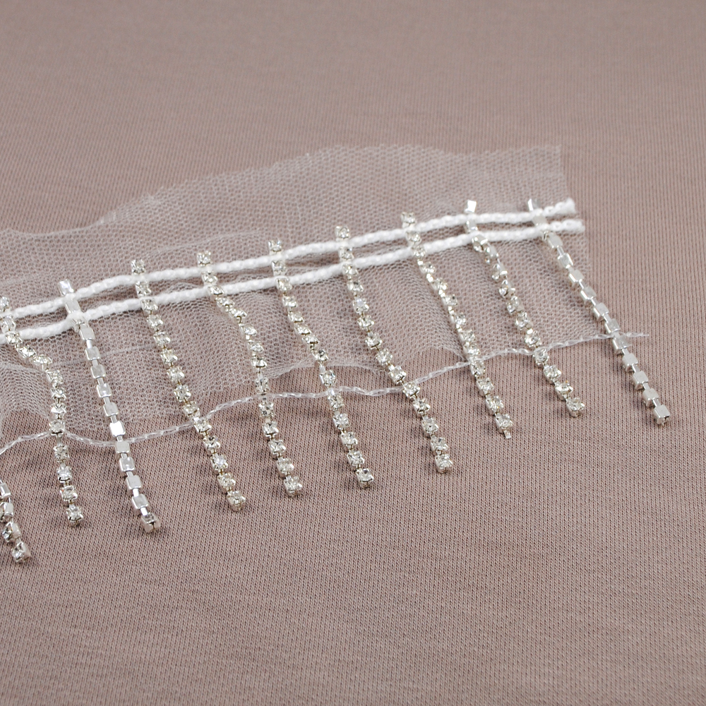 Бахрома из страз на сетке, белая основа, никель, бел.камни, 5см, ярд. Тесьма из страз