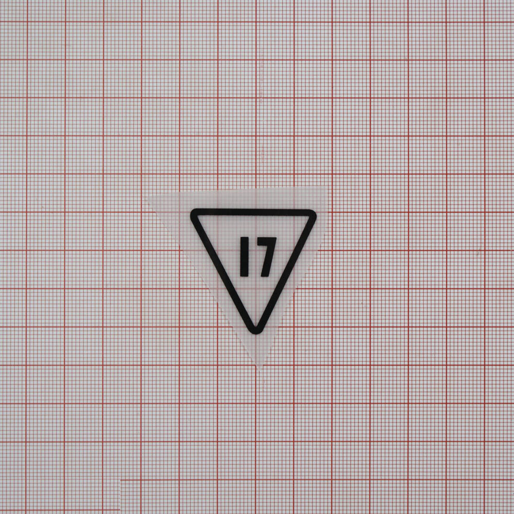 Термоаппликация резиновая прозрачная 17 30*30мм треугольная, черный рисунок, шт. Термопереводки Резиновые, Термопленка