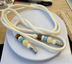 Шнурок белый с бусинами, круглый, шт. Шнур