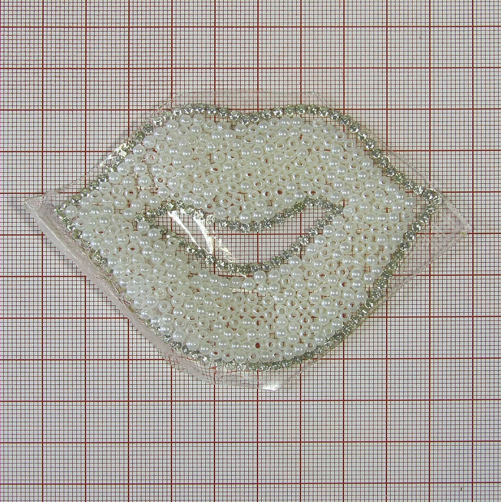 Аппликация клеевая стразы Губы 9*6,5см белый жемчуг бисер, кристальные камни, шт. Аппликации клеевые Стразы комб.