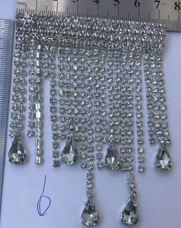 Брошь с подвесками из камней Дождь с каплями, 7*10см, белый, шт . Броши