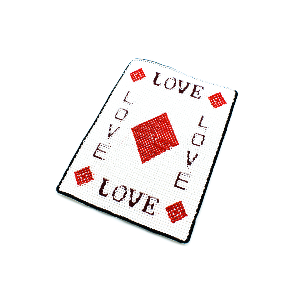 Аппликация пришивная пайетки Игральная Катра LOVE Бубна 14*10см белый, красный, шт. Аппликации Пришивные Пайетки