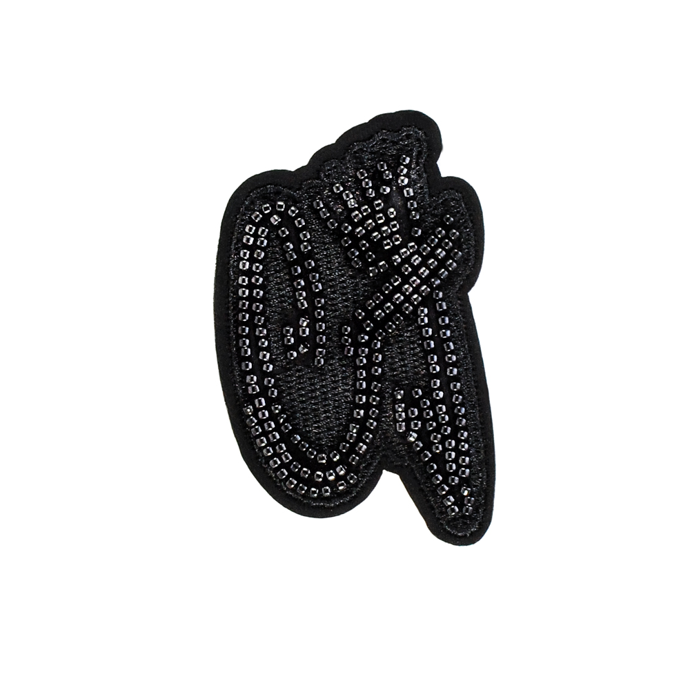 Нашивка тканевая бисер пришивная Буква CJ Корона 6*8,9см черная вышивка, черный бисер, шт. Нашивка Стразы, Бисер