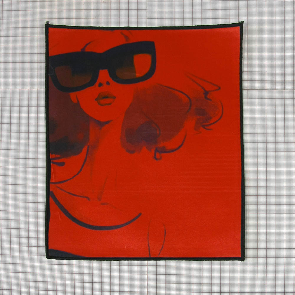 Аппликация пришивная Красная девочка Очки 22*26см, красная, черная рамка и черный рисунок, шт. Аппликации Пришивные Постер