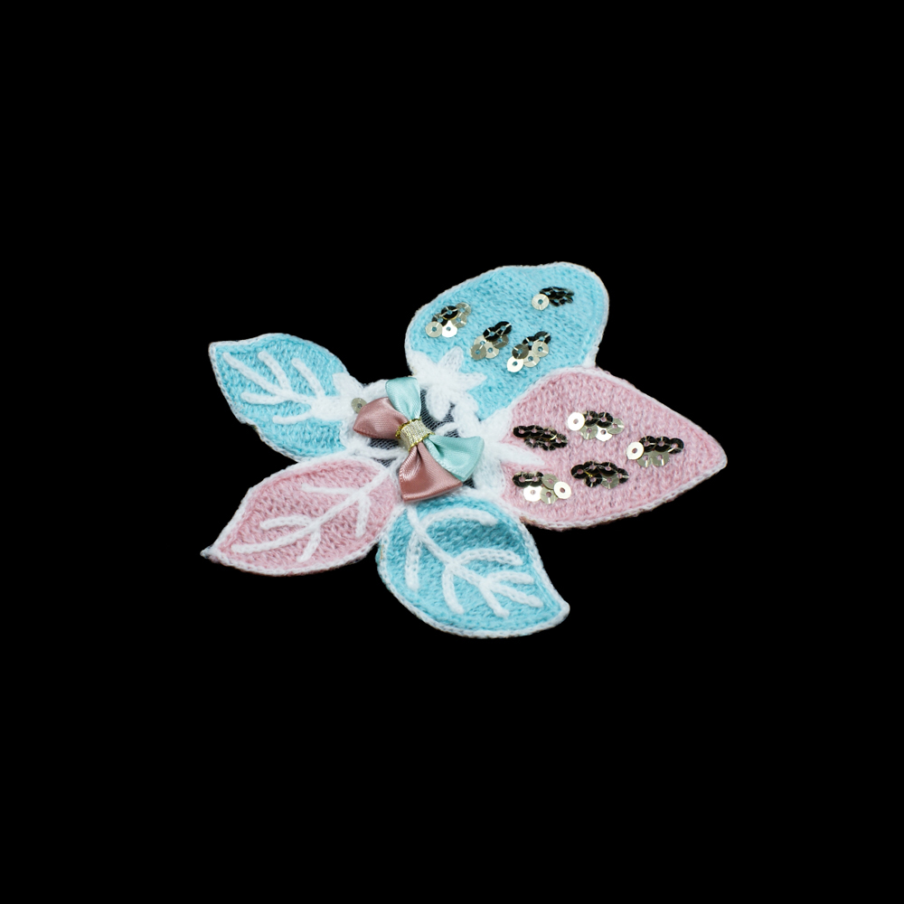 Аппликация вязаная пришивная Бантик с листиками 13*12см белый, светло-розовый, голубой, золотые пайетки. Аппликации Пришивные Кружевные Вязаные