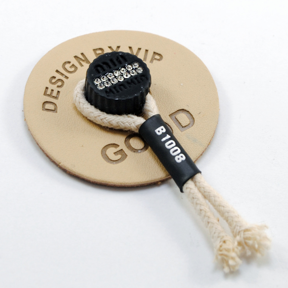 Лейба п/у GOOD (с шнурком), 4*6,4см, бежевый, черный, белый, стразы, шт. Лейба Кожзам