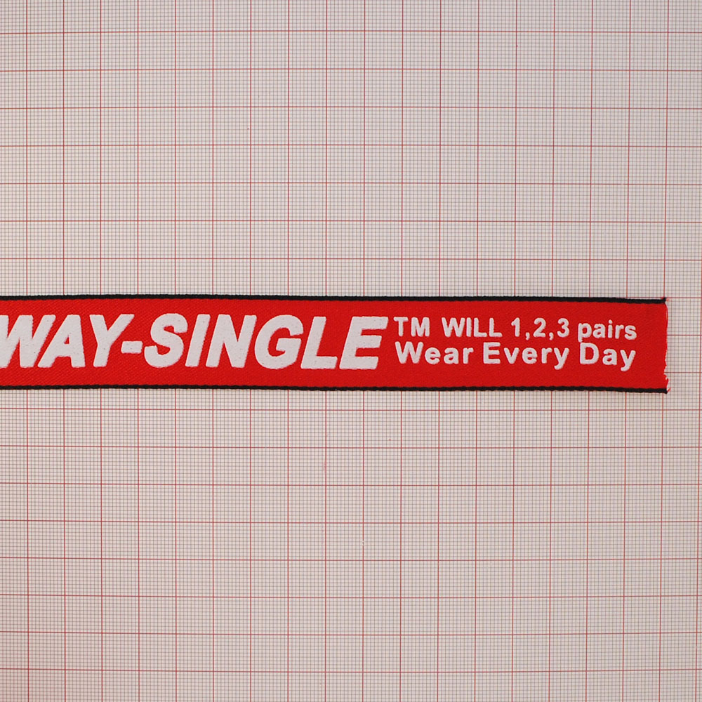 Тесьма Way Single 25 мм, красная основа, черная рамка, белый лого накаткой/ ярд. Тесьма
