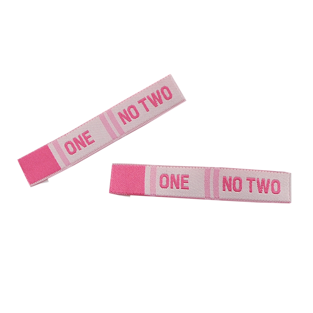 Вышивка штучная One no two 1см, бело-розовая /80 atki/, шт. Вышивка / этикетка тканевая
