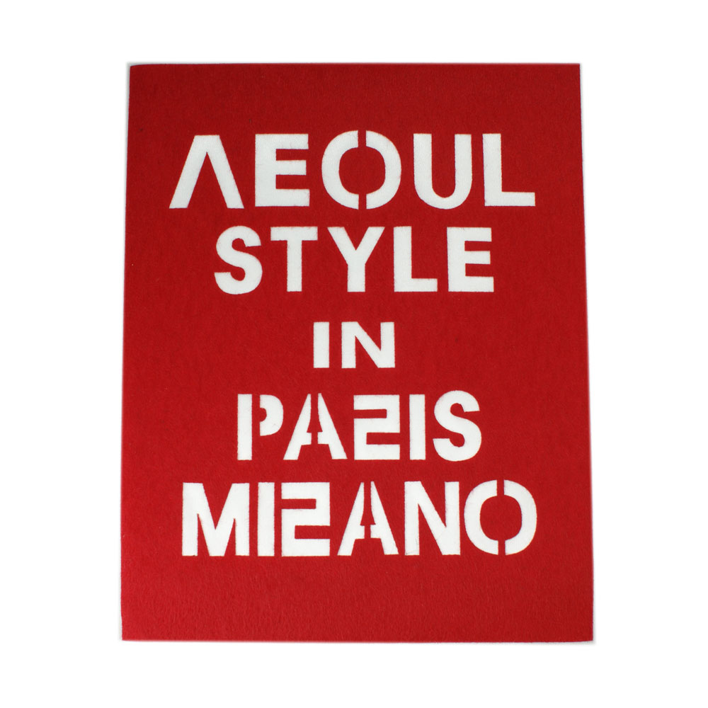 Аппликация клеевая войлок LEOUL Stile 18,5*23,5см красная фон, белый текст,шт. Аппликации клеевые Тканевые