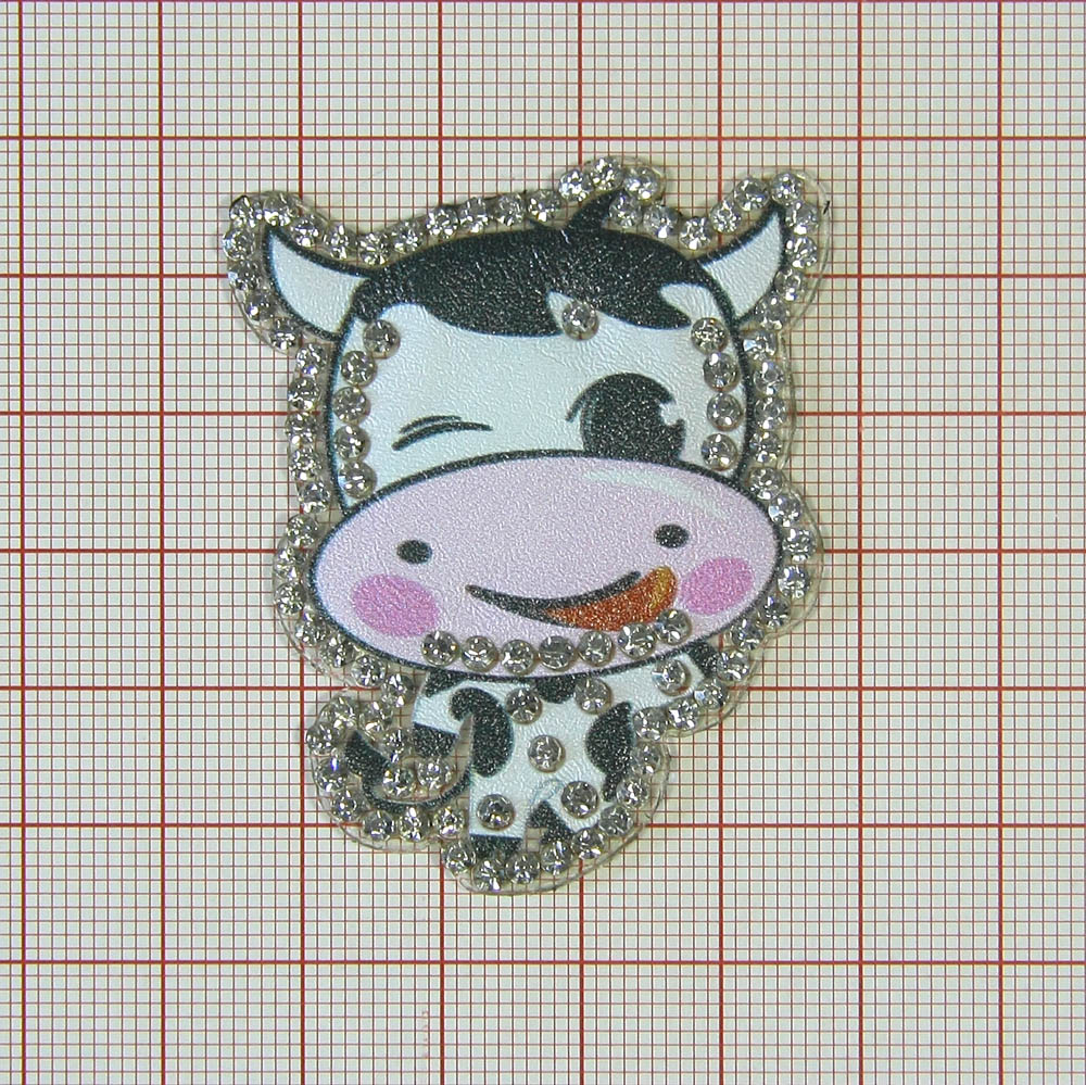 Аппликация клеевая кожзам стразы Коровка 43*54мм бело-черно-розово-красный, белые камни, шт. Аппликации клеевые Кожзам