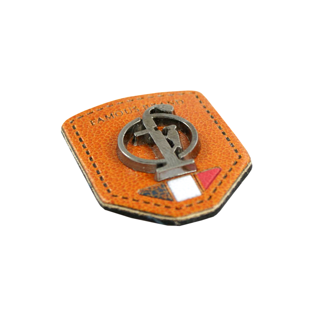 Лейба кожзам Famous brand 26*33мм коричневая основа, эмаль красно-бело-синяя, металл черный никель, шт. Лейба Кожзам