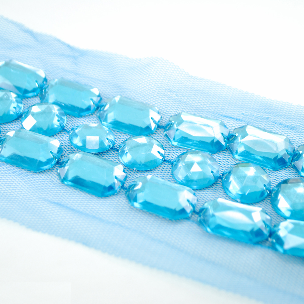 Тесьма резаная, стразы пришивные голубые многогранные, круглые в 3 ряда на фатине, шт. Отделка Тесьма резаная