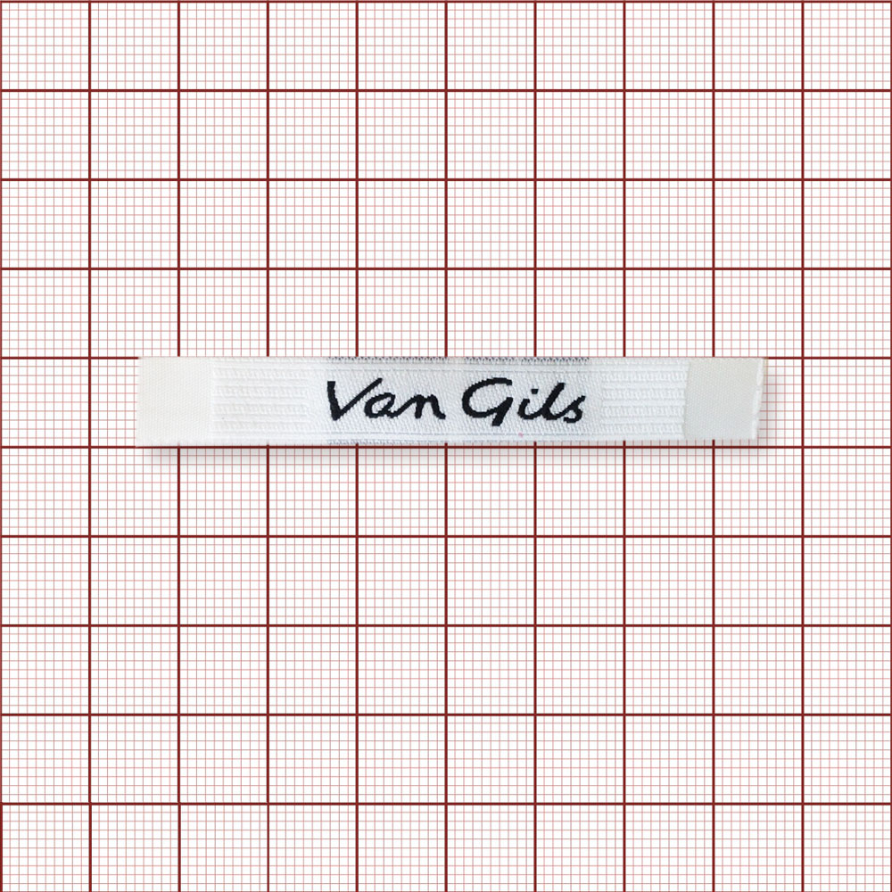 Этикетка тканевая вышитая Van Gils №4, 7,1*1,0см, белая, черный лого /atkisatin/, шт. Вышивка / этикетка тканевая