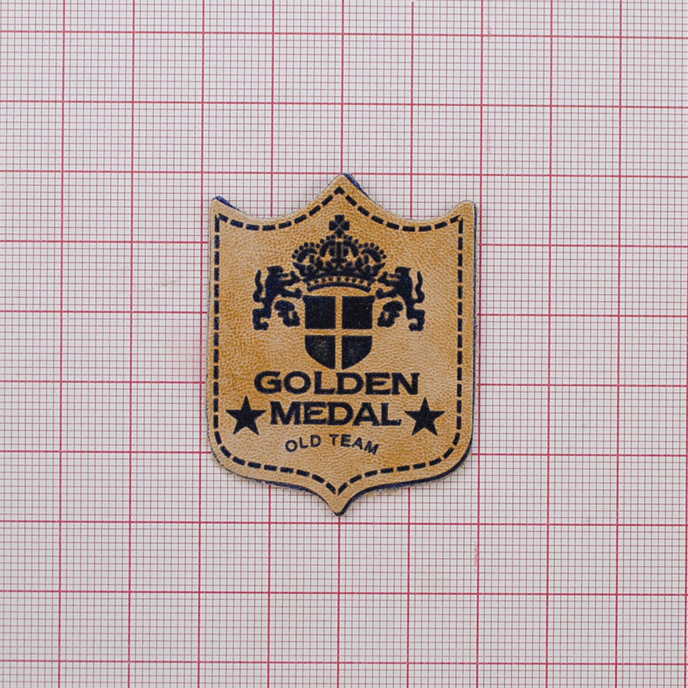 Лейба кожзам A11087 Golden Medal 38*48мм бежевый, синий лого, шт. Лейба Кожзам