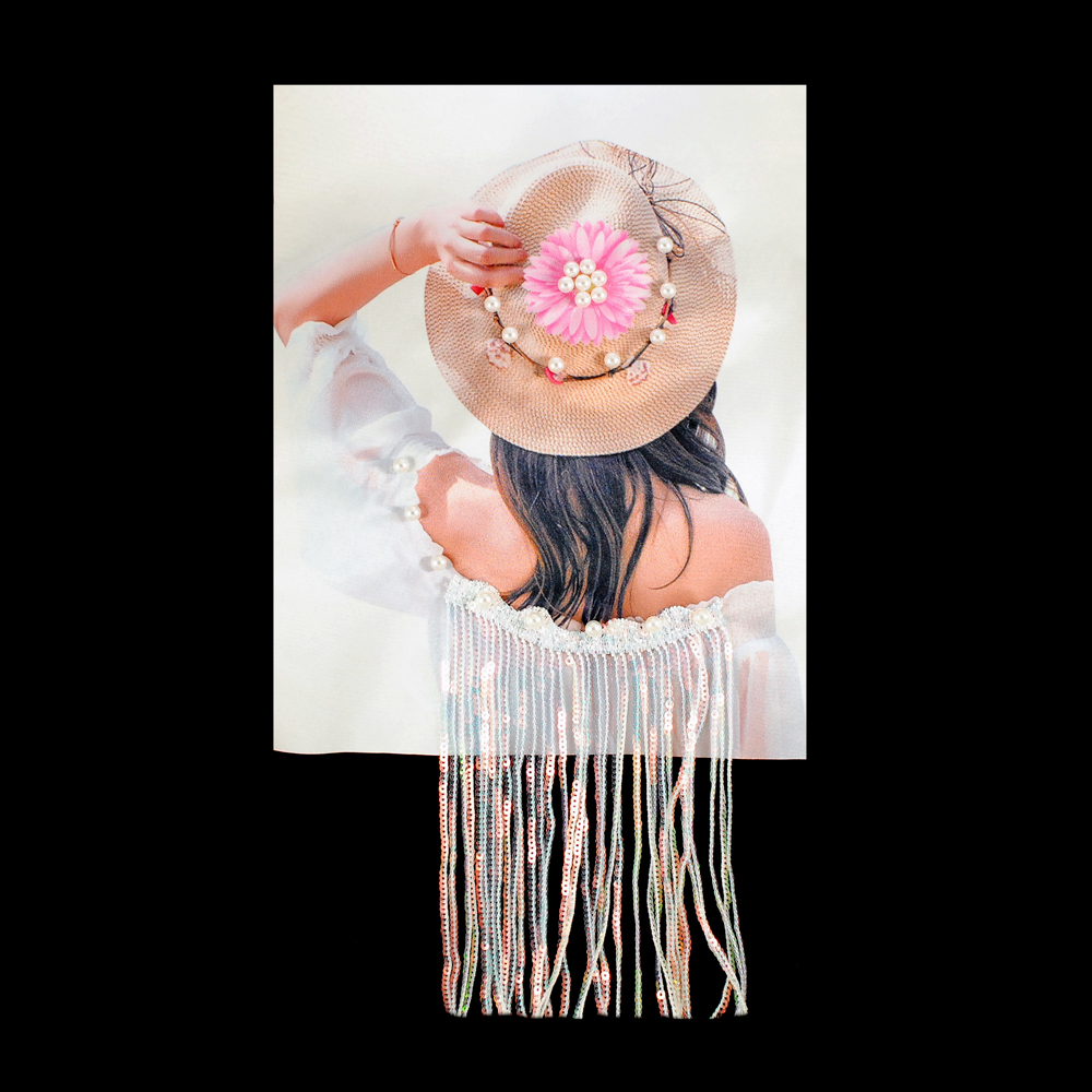 Аппликация пришивная с пайетками Девушка в шляпе, 20*25см, белый, розовый, черный, голубой, шт. Аппликации Пришивные Ткань, Органза