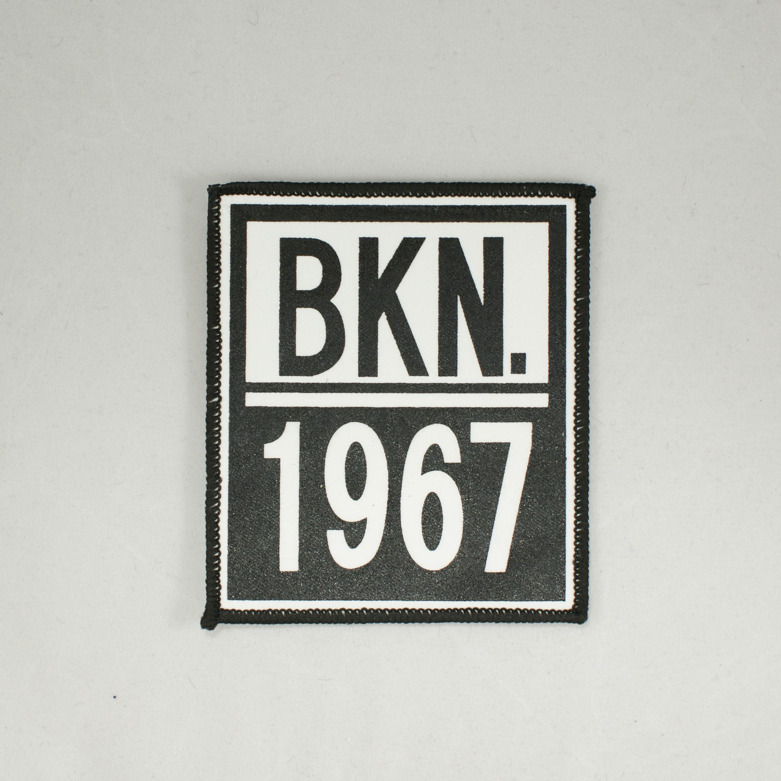 Нашивка тканевая BKN.1967 10.5*9см, черный и белый текст, черный и белый фон, черная и белая рамки, под лаком, шт. Нашивка Ткань
