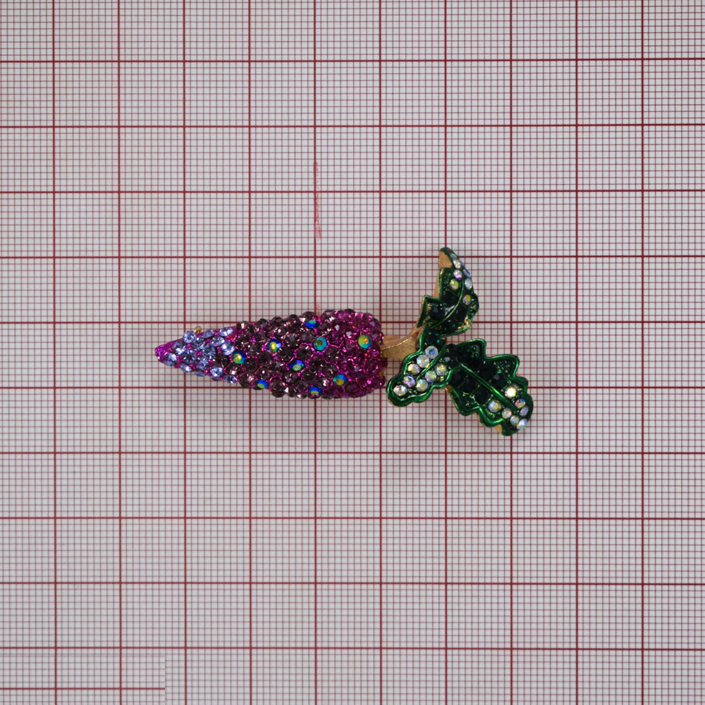 Брошь Морковь золото, зеленая эмаль, сиреневый и зеленый камни. Броши