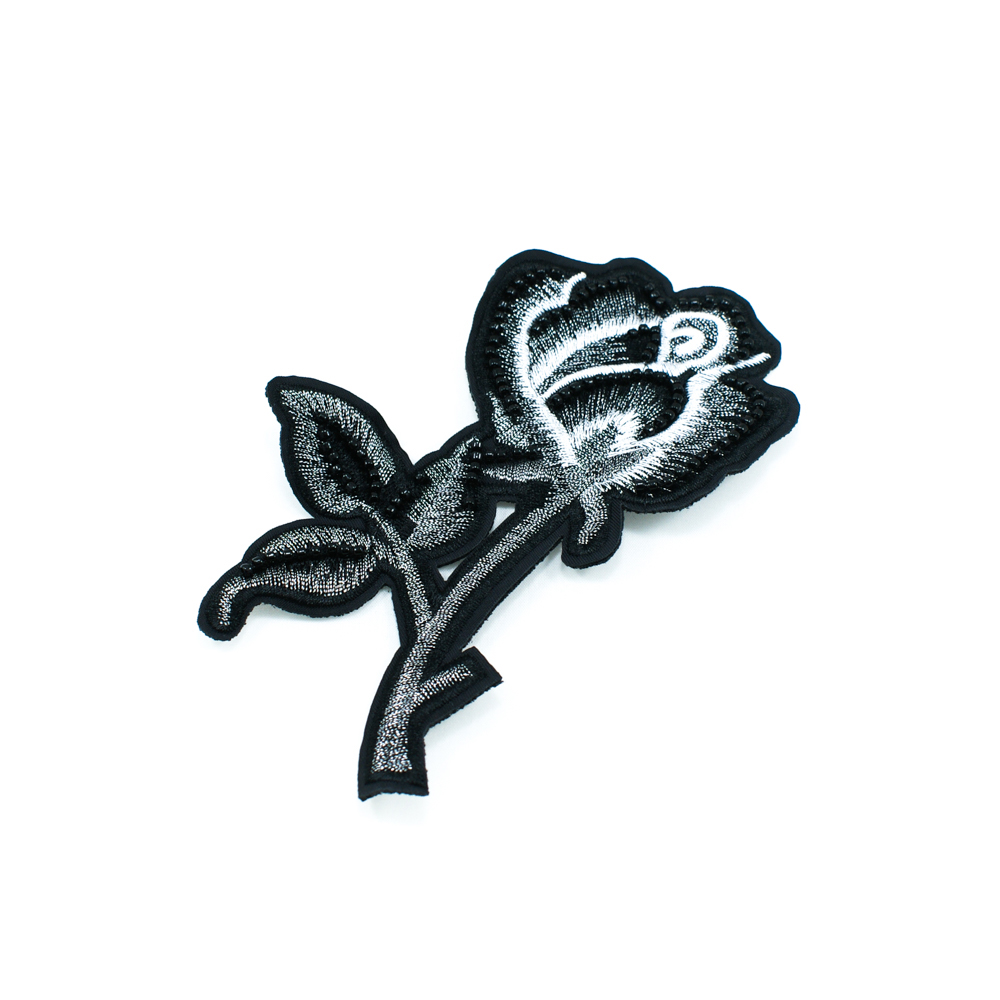 Аппликация пришивная бисер Роза страсть 9,8*14,5см черно-серо-белая вышивка, черный бисер, шт. Аппликации Пришивные Стразы, Бисер, Металл