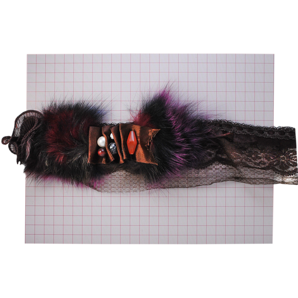 Воротник коричневый, мех меланж, атласная лента в сборку с украшениями, лилия гофрированная, шт. Отделка Тесьма резаная