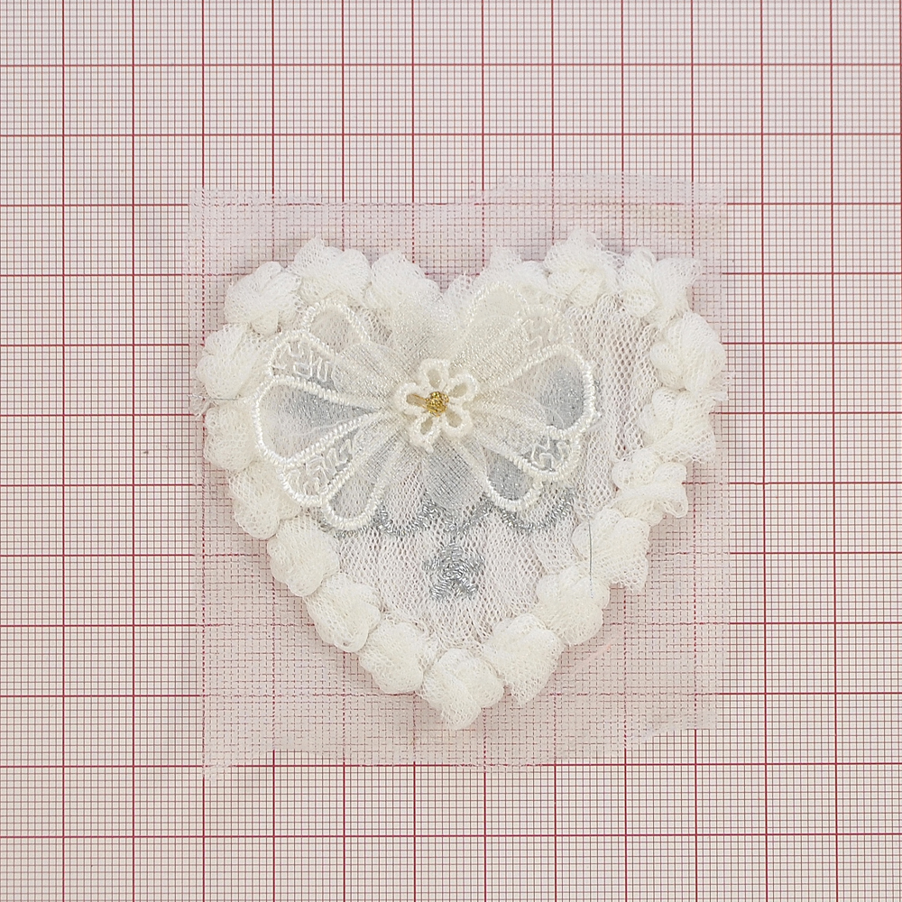 Аппликация кружевная пришивная Сердце, 7,5*7см, белый, серебро, шт. Аппликации Пришивные Кружевные Вязаные